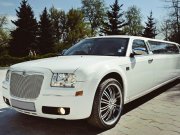 Chrysler 300C белый