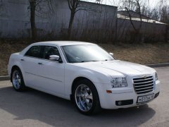 Chrysler 300C белый