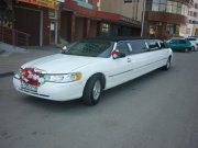 Lincoln Town Car белый с черной крышей