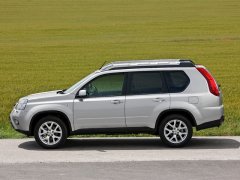 Nissan X-TRAIL белый