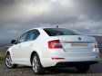 Skoda Octavia белая