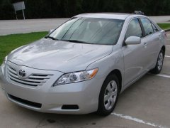 Toyota Camry серебристый